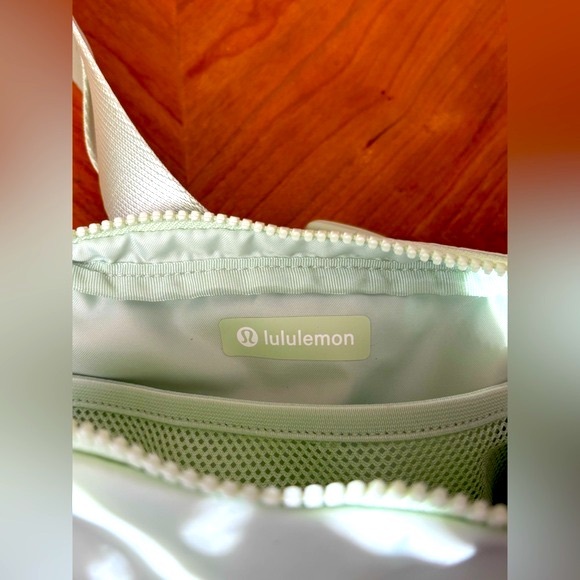 Lululemon💎KOHLRABI GREEN Everywhere Belt Bag 1L💎RARE💎PRISTINE NWOT!! - Picture 5 of 11